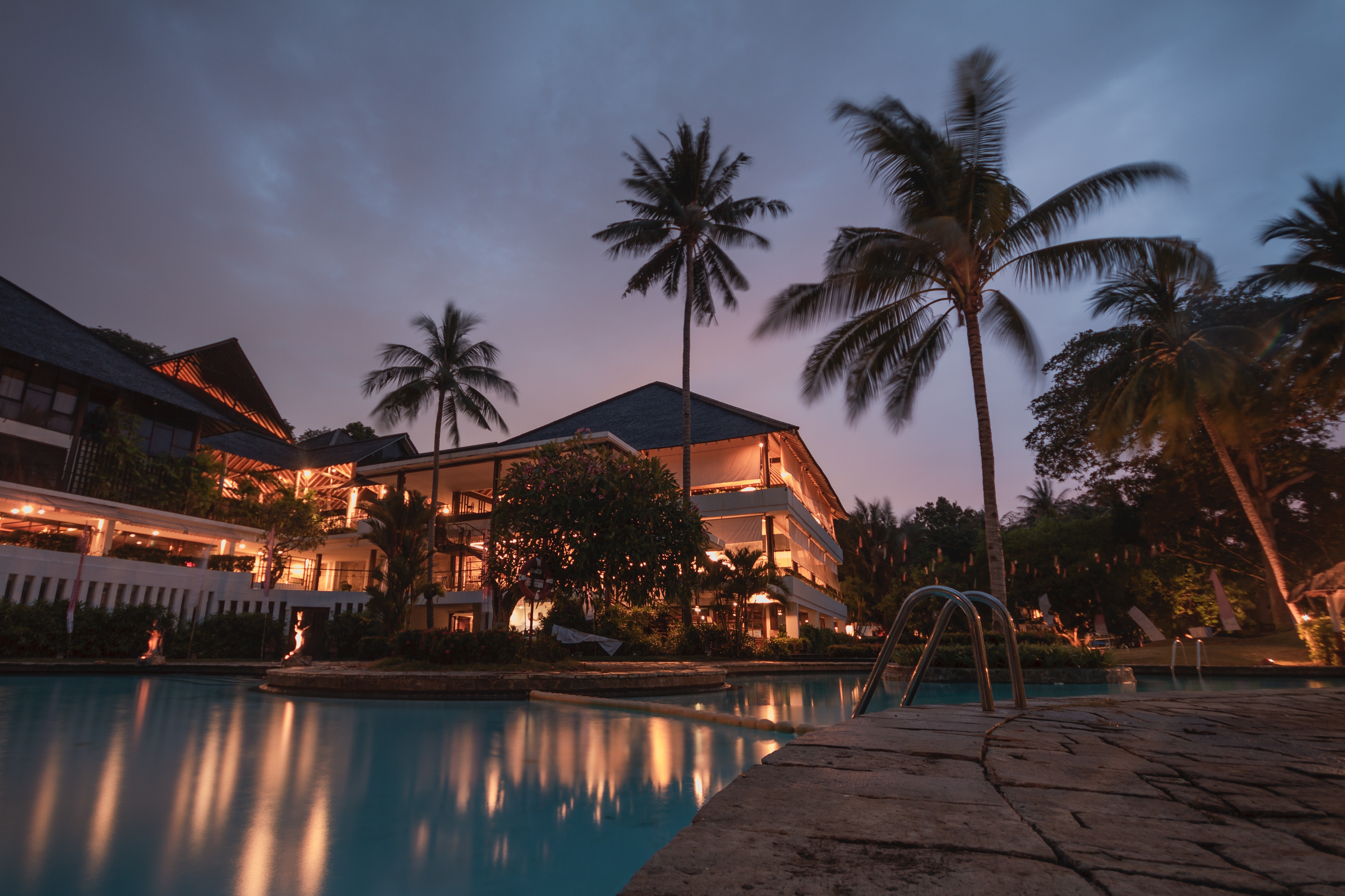 hotel poolside